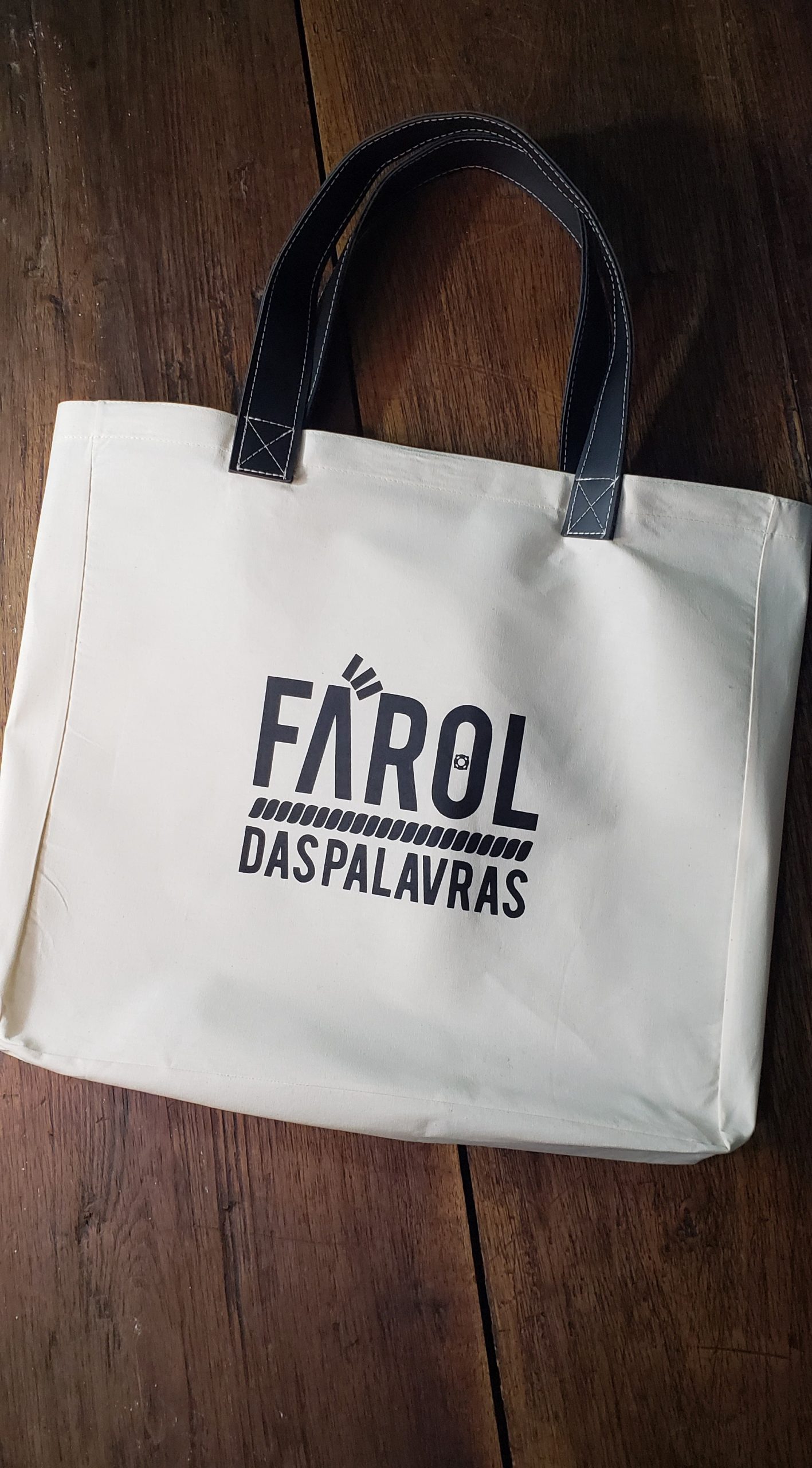 Leia mais sobre o artigo Ecobag Farol das Palavras